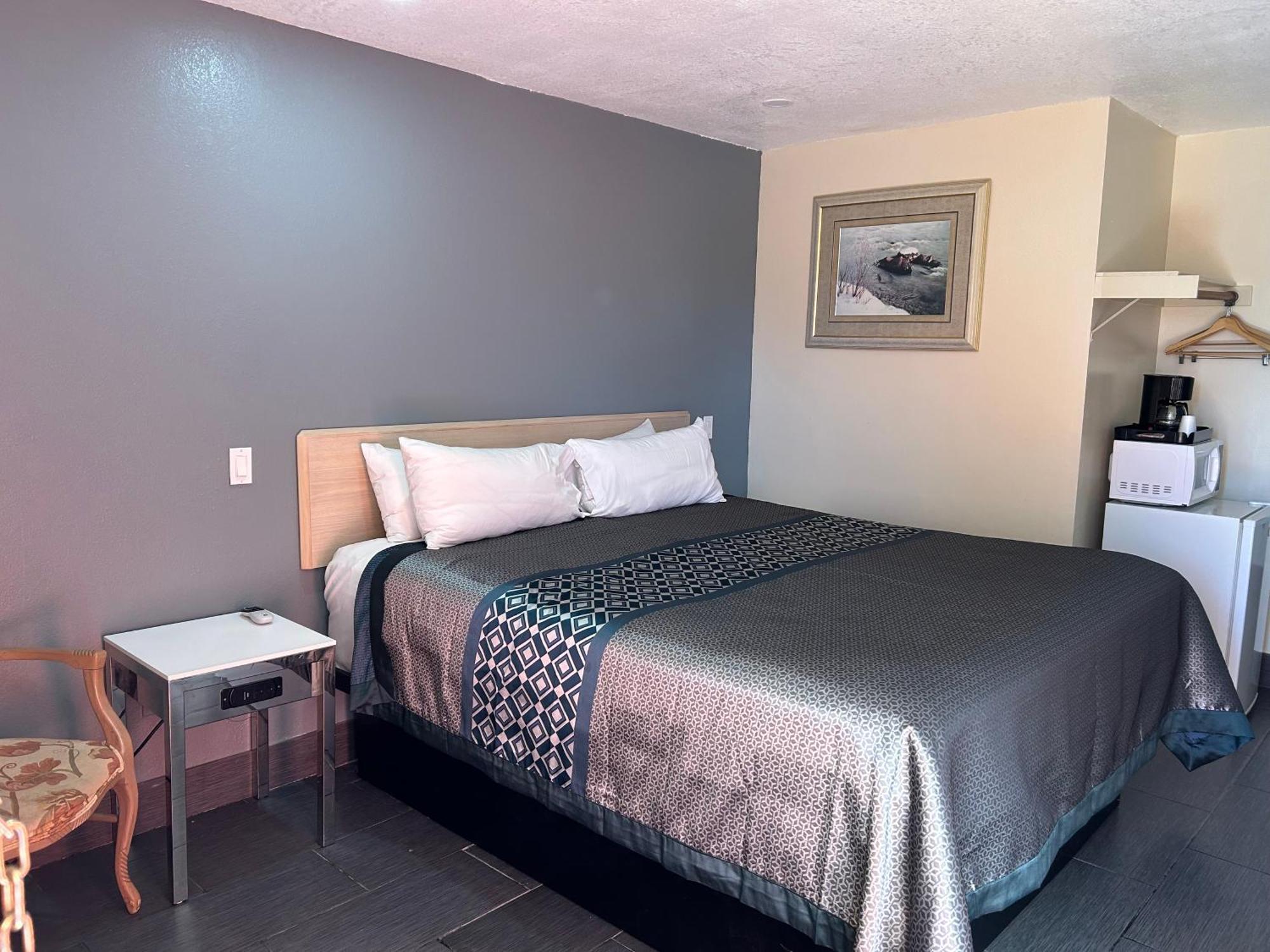 California Inn Hotel And Suites Adelanto Us 395 ภายนอก รูปภาพ