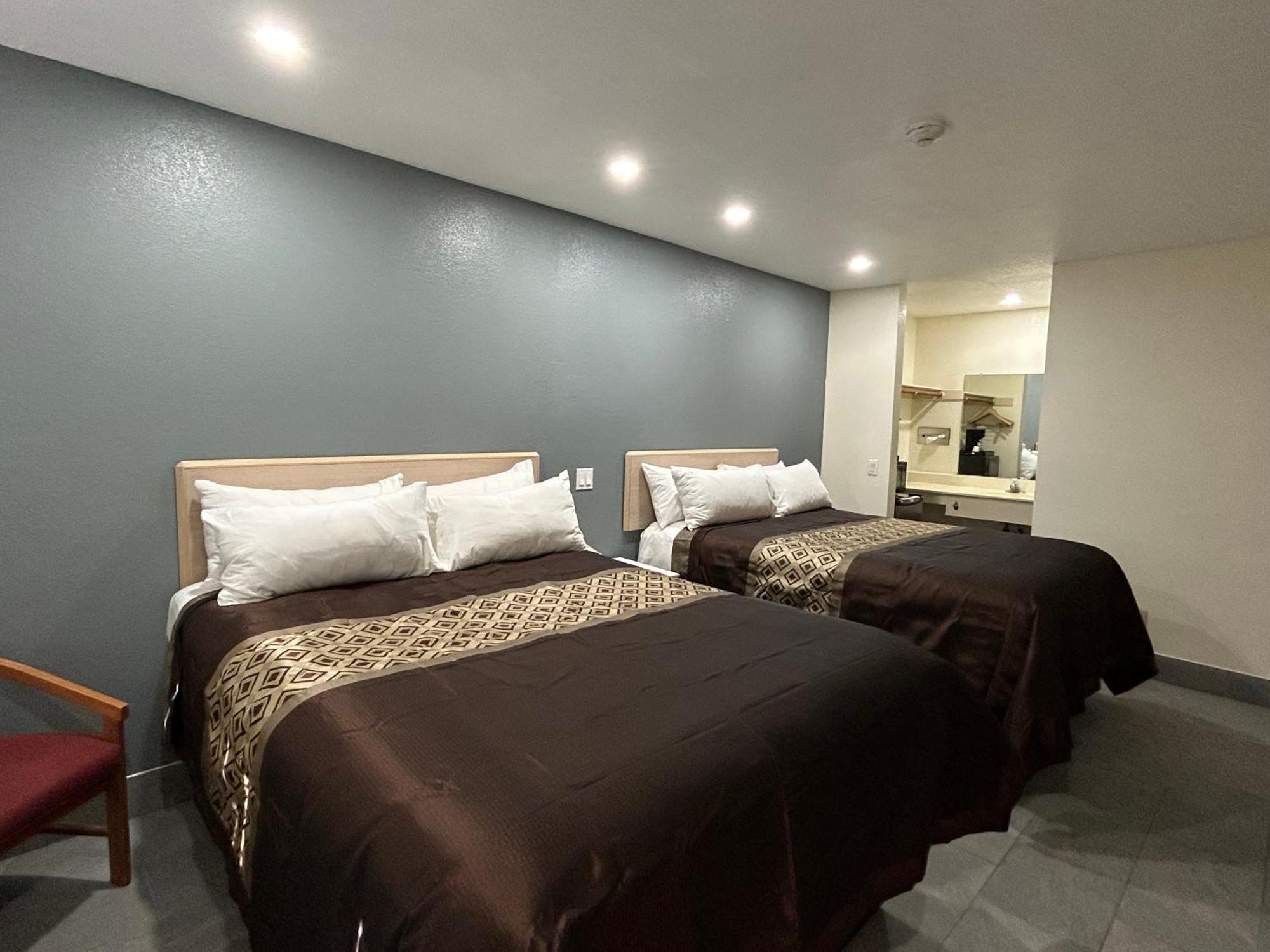 California Inn Hotel And Suites Adelanto Us 395 ภายนอก รูปภาพ