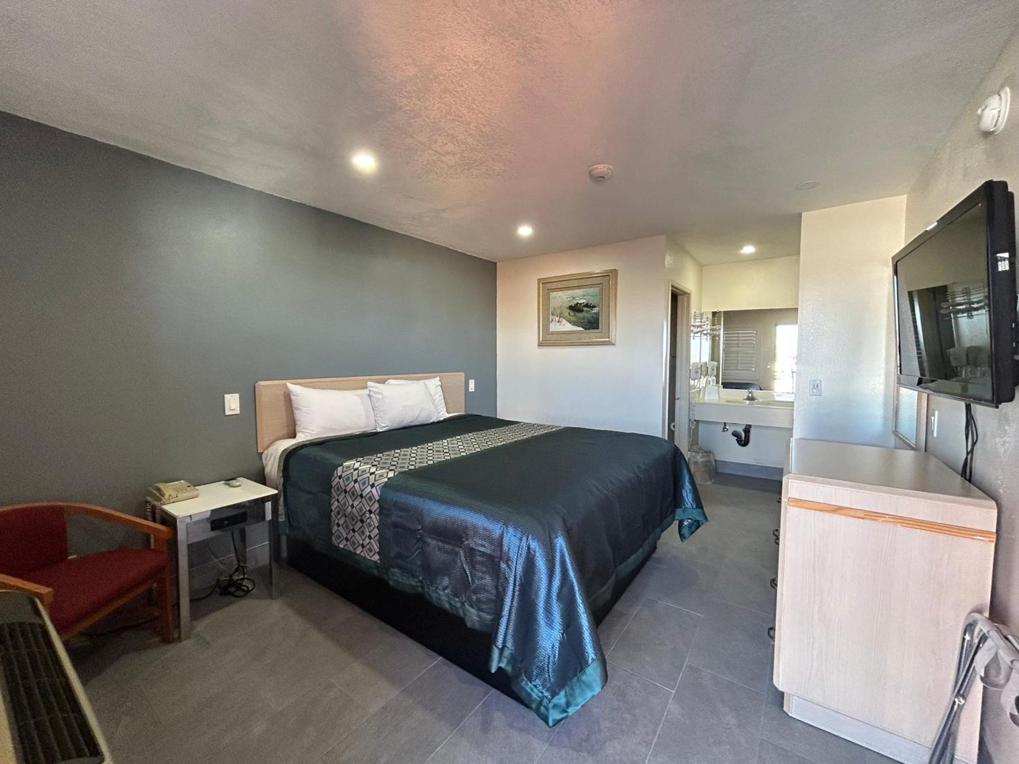 California Inn Hotel And Suites Adelanto Us 395 ภายนอก รูปภาพ